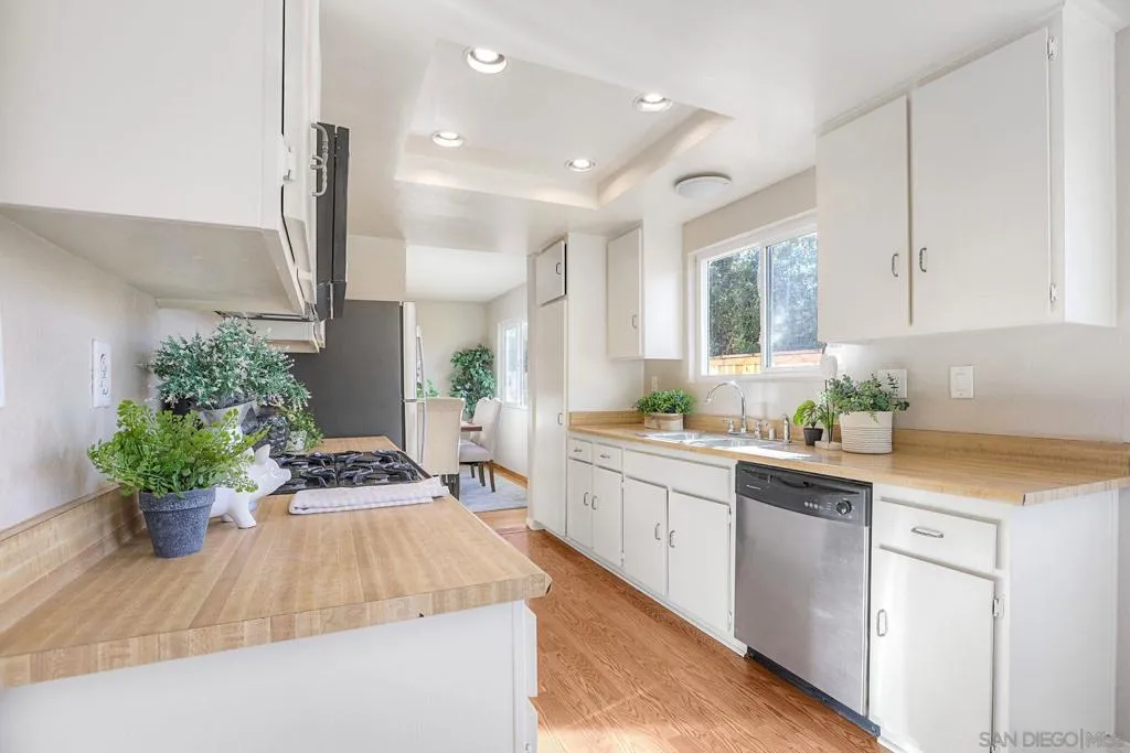 1413 Dawn Ct, San Marcos, California 92069 home-pic-9