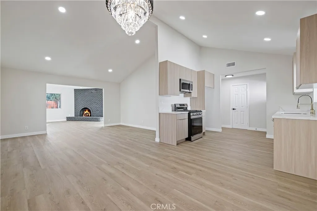 22038 Alamogordo Road, Saugus, California 91350 home-pic-3