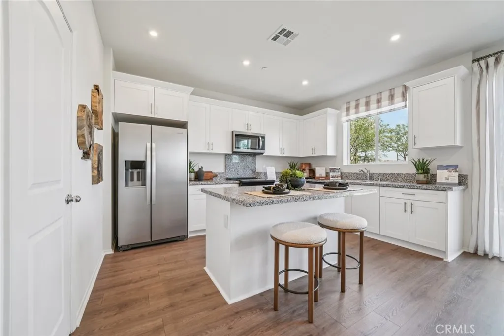 13605 Flying Cloud Way, Victorville, California 92394 home-pic-8