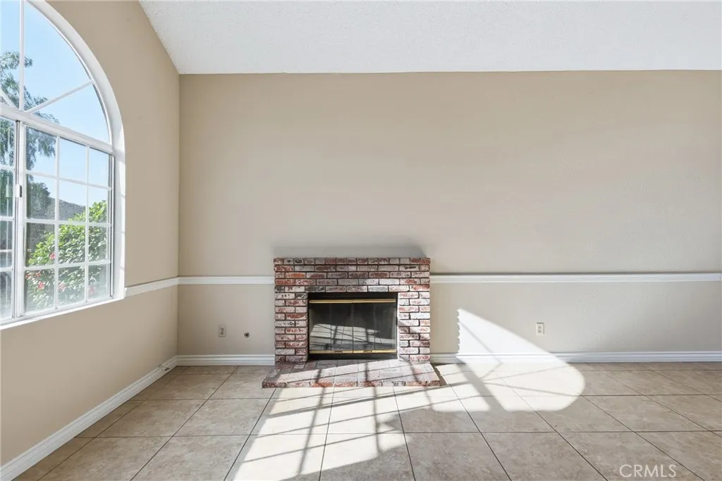 14988 Long View Drive, Fontana, California 92337 home-pic-6