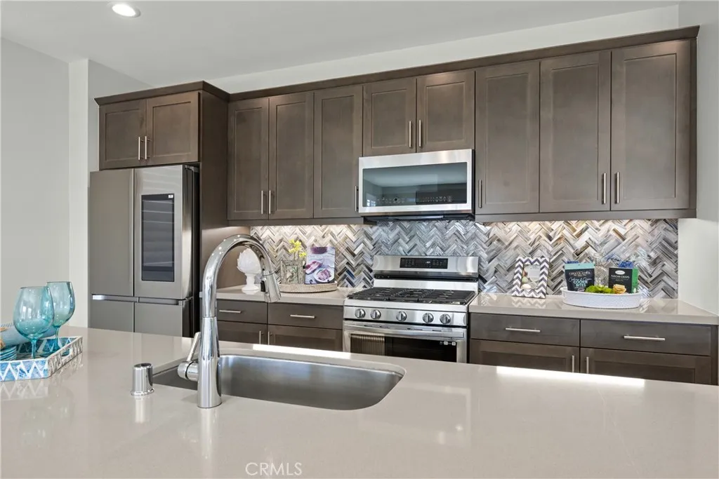 13897 Mesa View Drive, Victorville, California 92392 home-pic-4