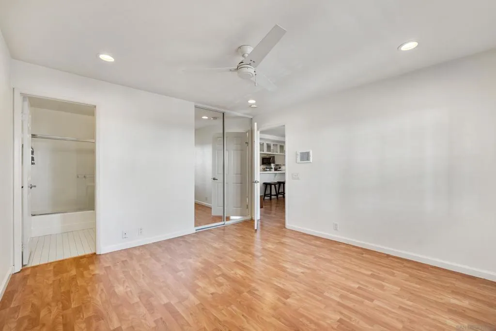 3961 Hortensia St H4, San Diego, California 92110 home-pic-14