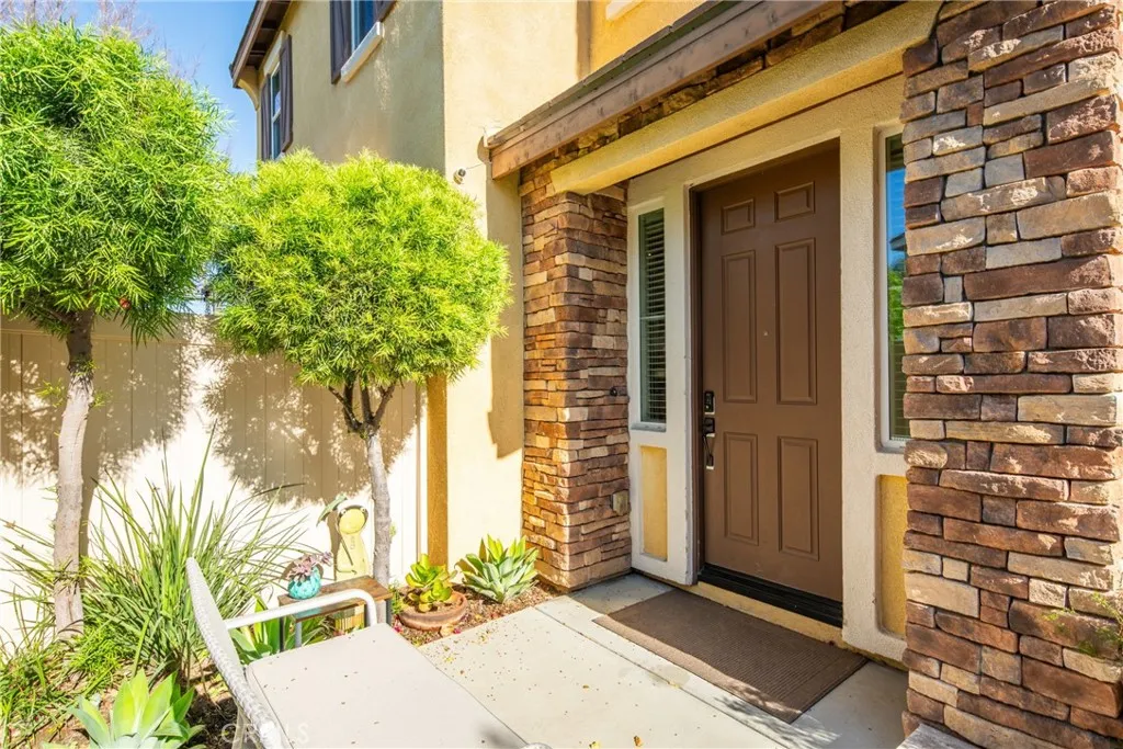 12938 Meridian Court, Eastvale, California 92880 home-pic-3