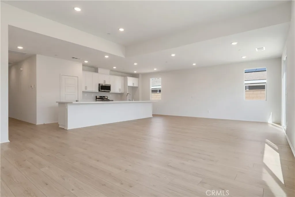 13845 Mesa View Drive, Victorville, California 92392 home-pic-2