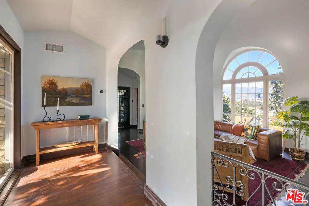 2608 Ivanhoe Drive, Los Angeles, California 90039 home-pic-8