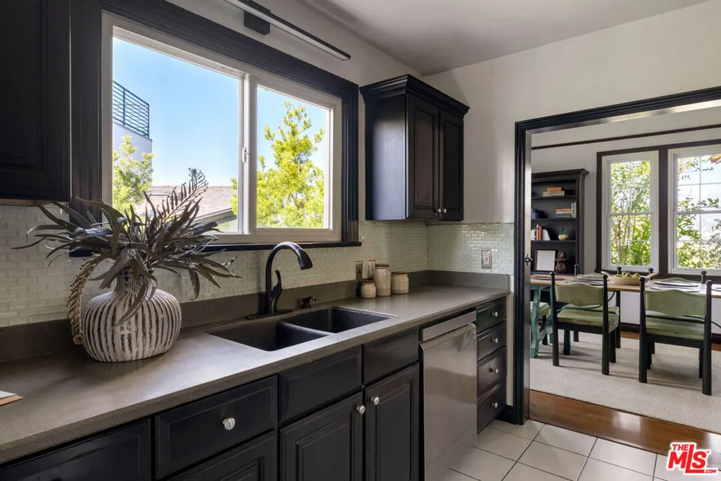 2608 Ivanhoe Drive, Los Angeles, California 90039 home-pic-12