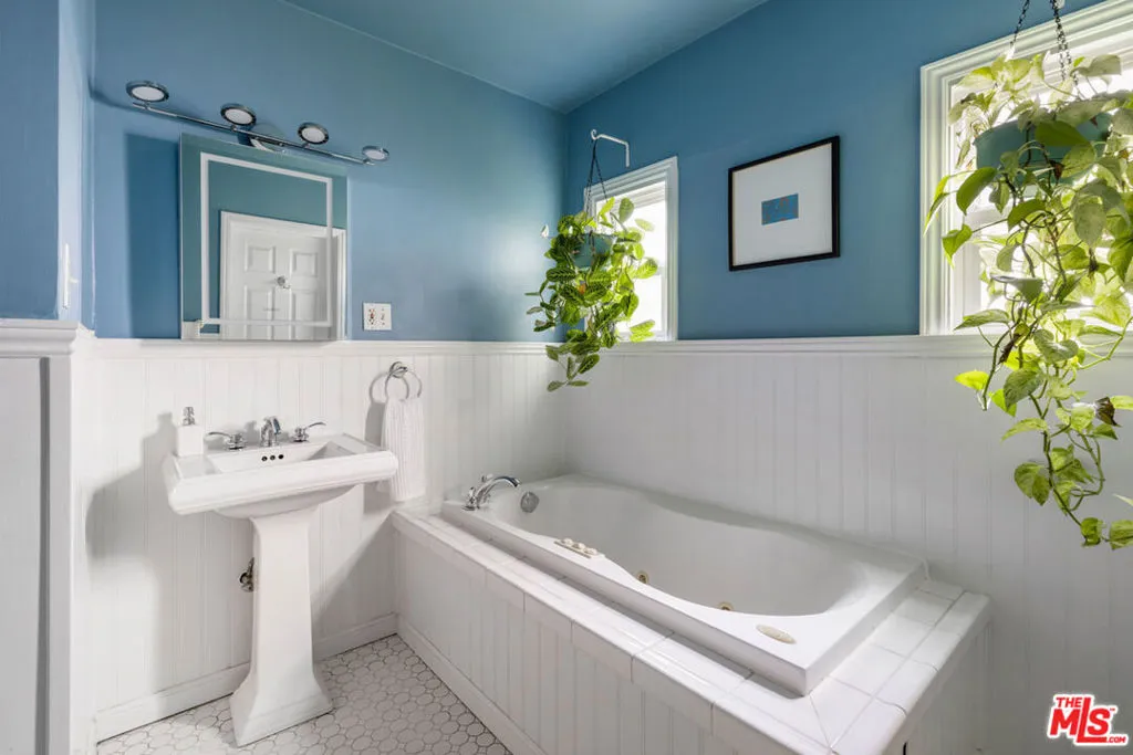 2608 Ivanhoe Drive, Los Angeles, California 90039 home-pic-18