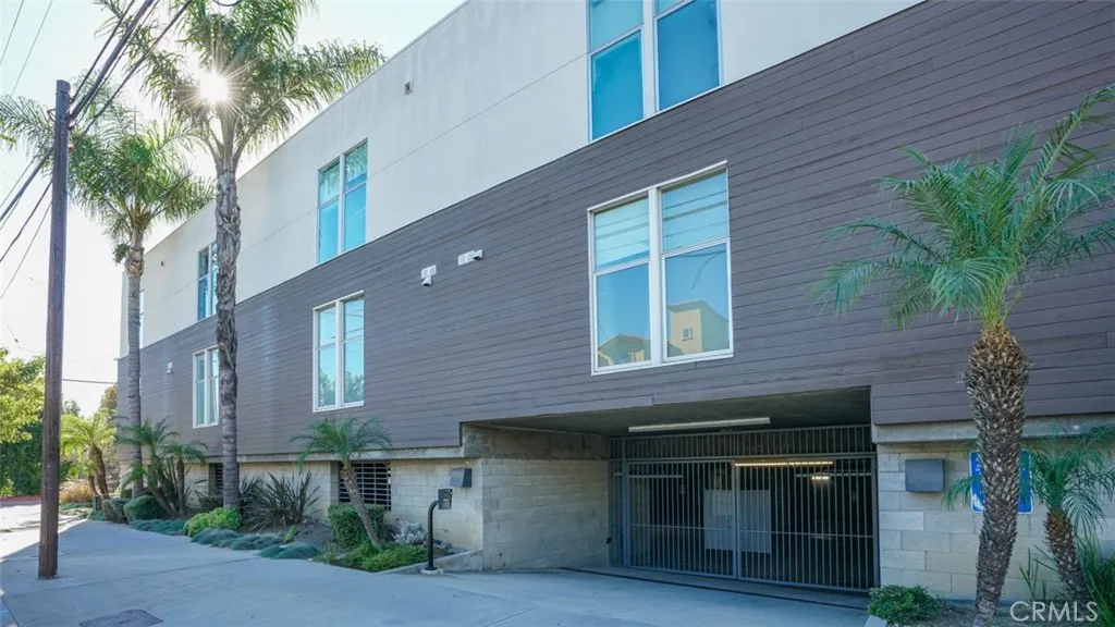 4705 Whitsett 106, Studio City, California 91604 home-pic-1