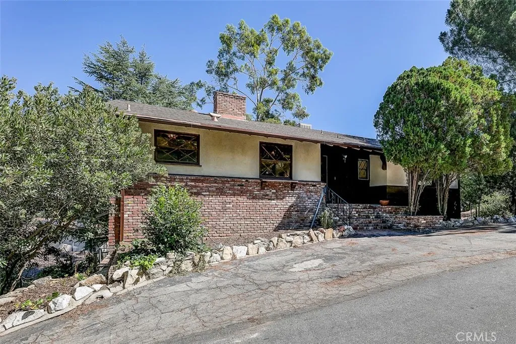 7951 Glenties Lane, Sunland, California 91040 home-pic-0