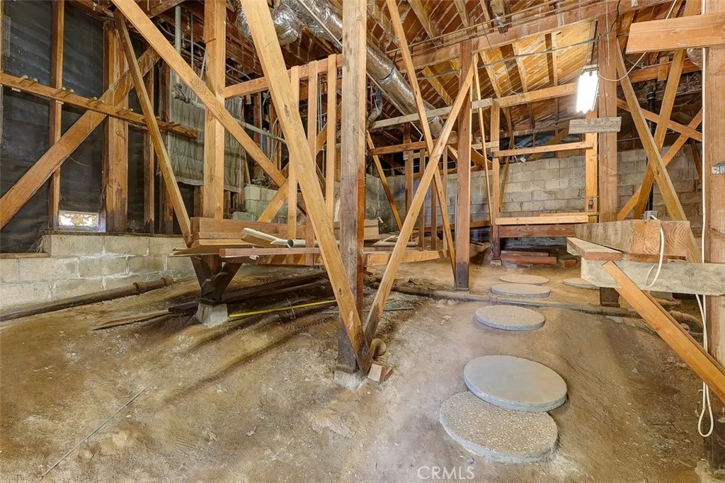 7951 Glenties Lane, Sunland, California 91040 home-pic-36