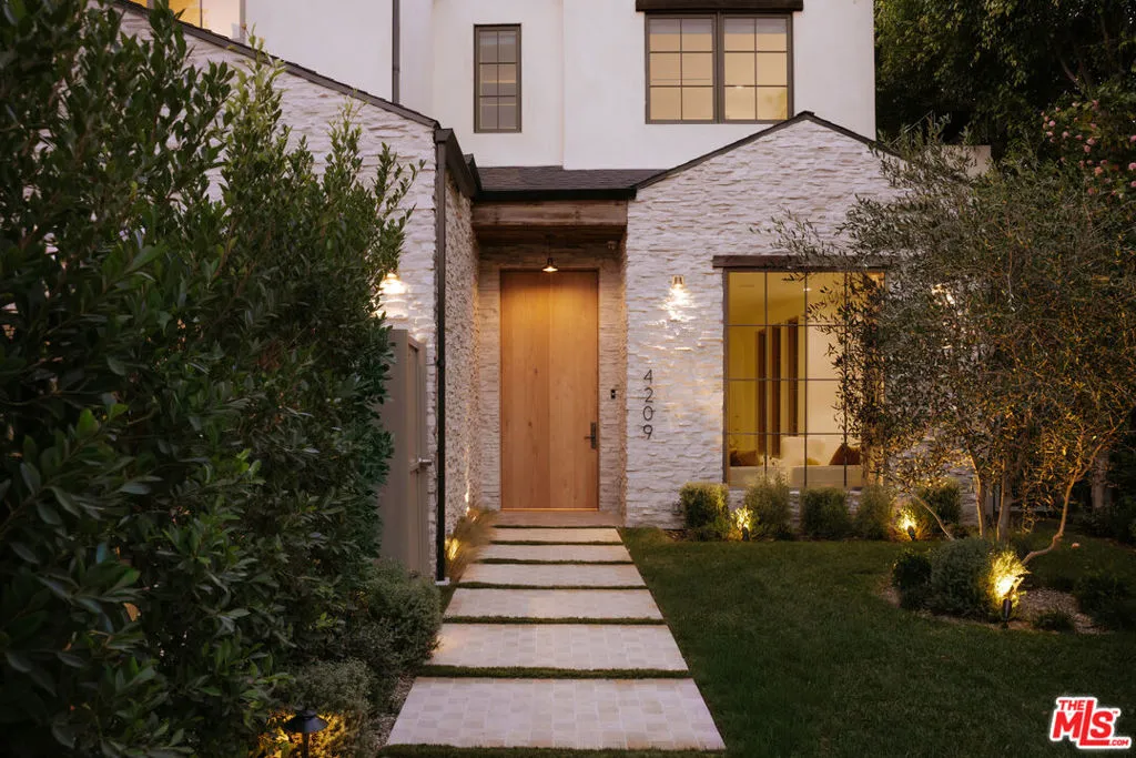 4209 Vantage Avenue, Studio City, California 91604 home-pic-1