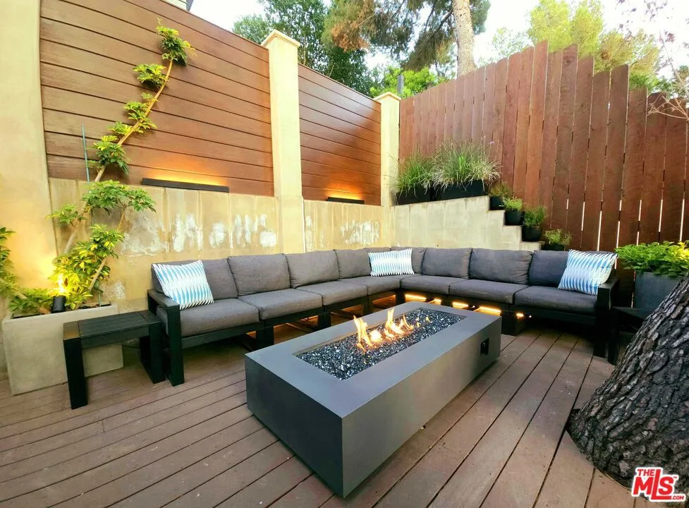 6194 Rodgerton Drive, Los Angeles, California 90068 home-pic-6