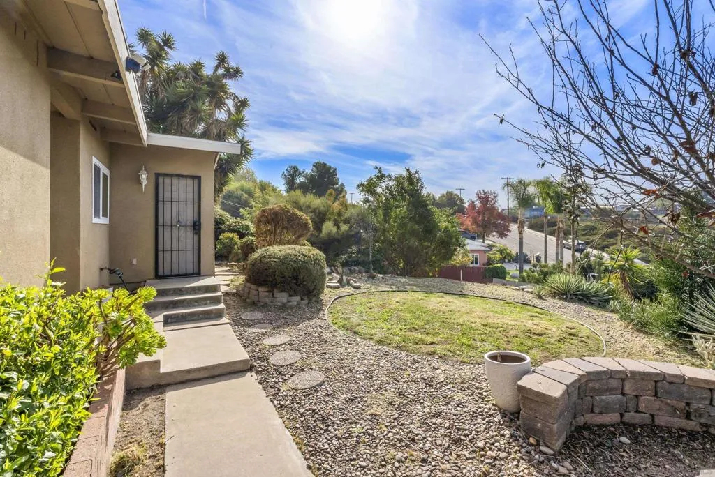 1701 Dayton Dr., Lemon Grove, California 91945 home-pic-4
