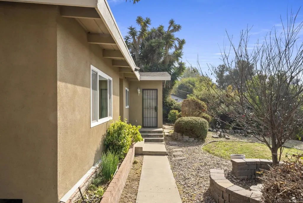 1701 Dayton Dr., Lemon Grove, California 91945 home-pic-3