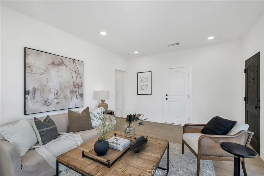 834 W 95th, Los Angeles, California 90044 home-pic-6