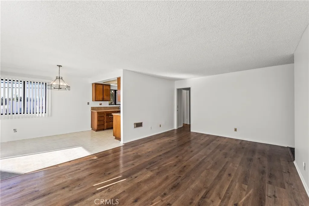 15000 Halldale Avenue 101, Gardena, California 90247 home-pic-3