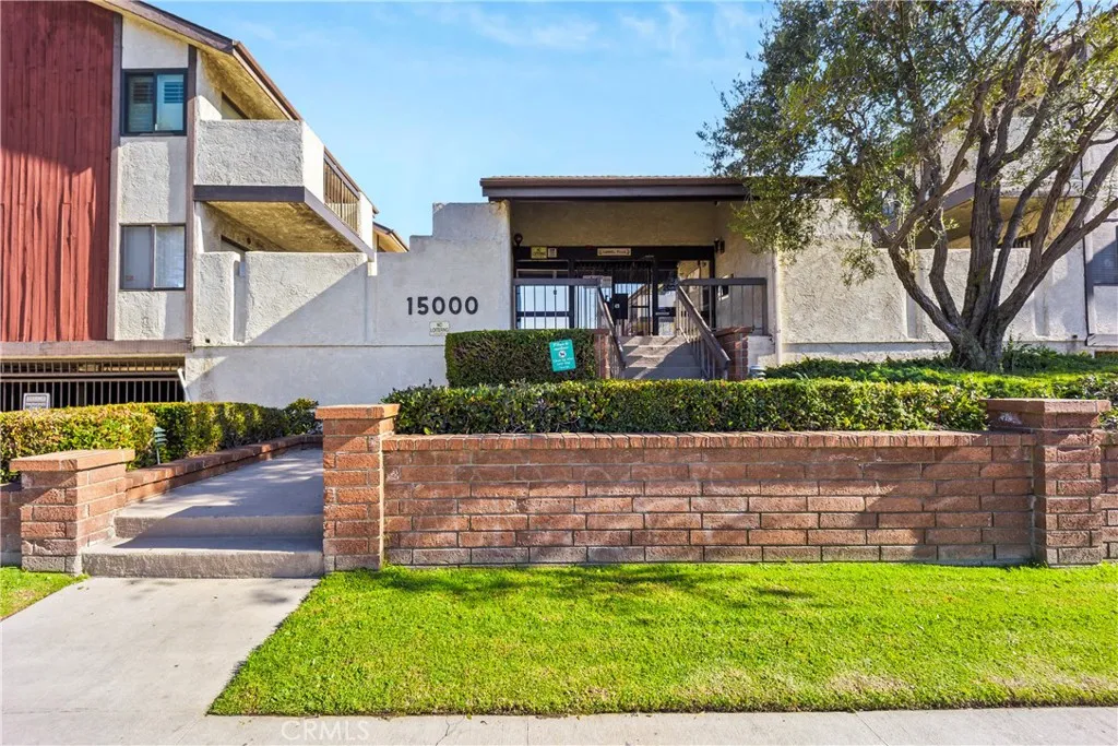 15000 Halldale Avenue 101, Gardena, California 90247 home-pic-0