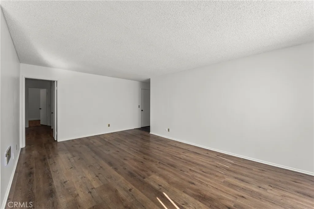 15000 Halldale Avenue 101, Gardena, California 90247 home-pic-4