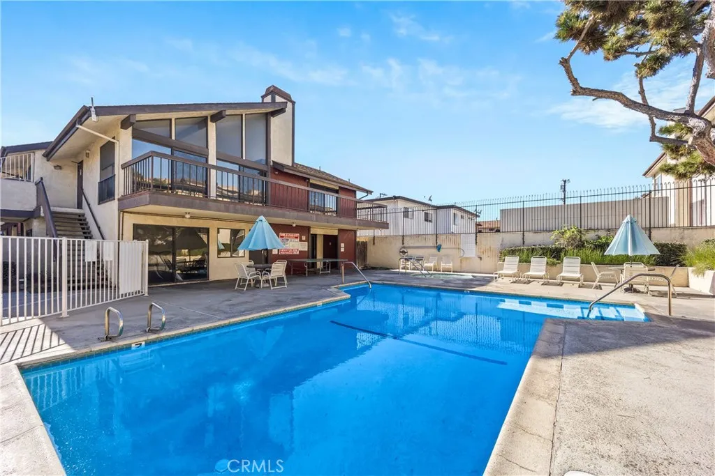 15000 Halldale Avenue 101, Gardena, California 90247 home-pic-22