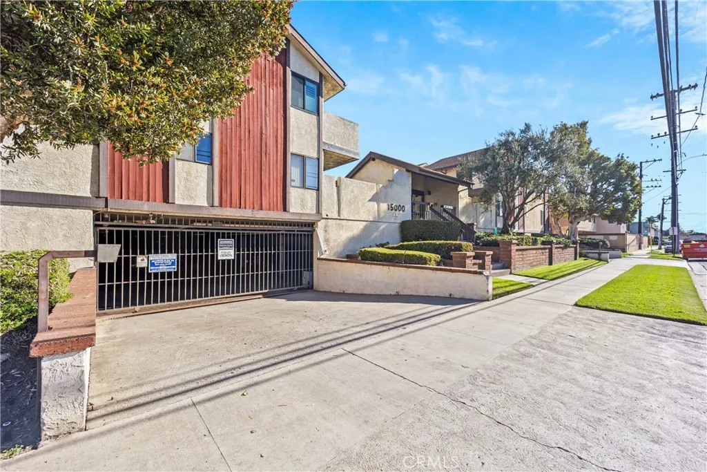 15000 Halldale Avenue 101, Gardena, California 90247 home-pic-26