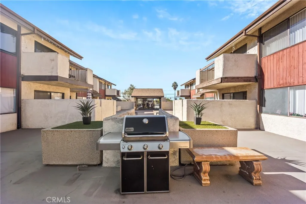 15000 Halldale Avenue 101, Gardena, California 90247 home-pic-24