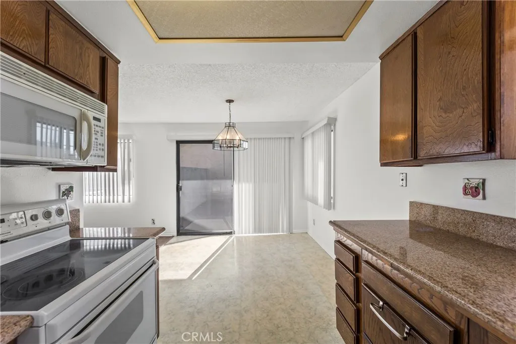15000 Halldale Avenue 101, Gardena, California 90247 home-pic-8
