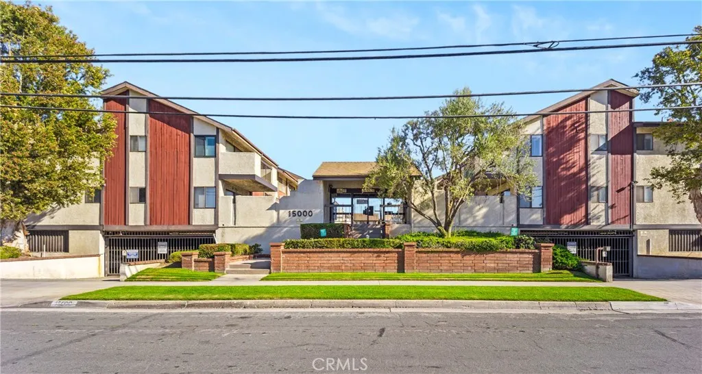 15000 Halldale Avenue 101, Gardena, California 90247 home-pic-1