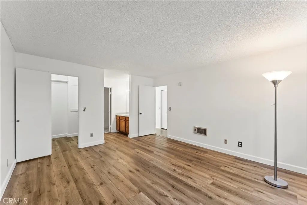 15000 Halldale Avenue 101, Gardena, California 90247 home-pic-14