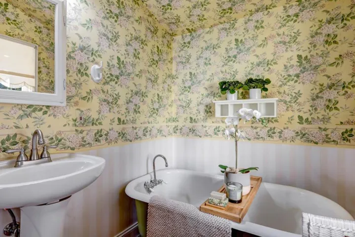 179 Pacific Avenue, Pacific Grove, California 93950