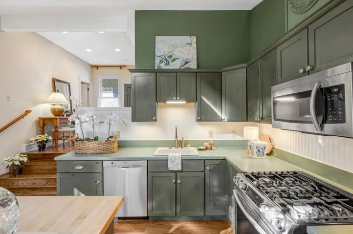 179 Pacific Avenue, Pacific Grove, California 93950