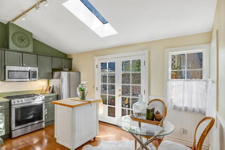 179 Pacific Avenue, Pacific Grove, California 93950