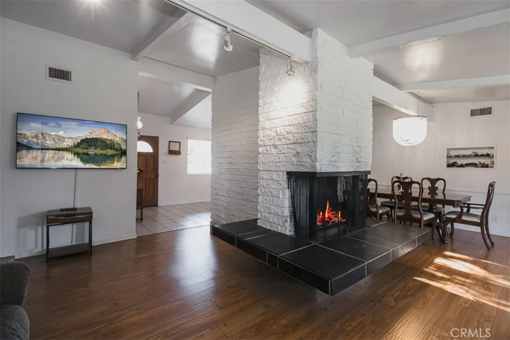 19462 Arminta, Reseda, California 91335 home-pic-5