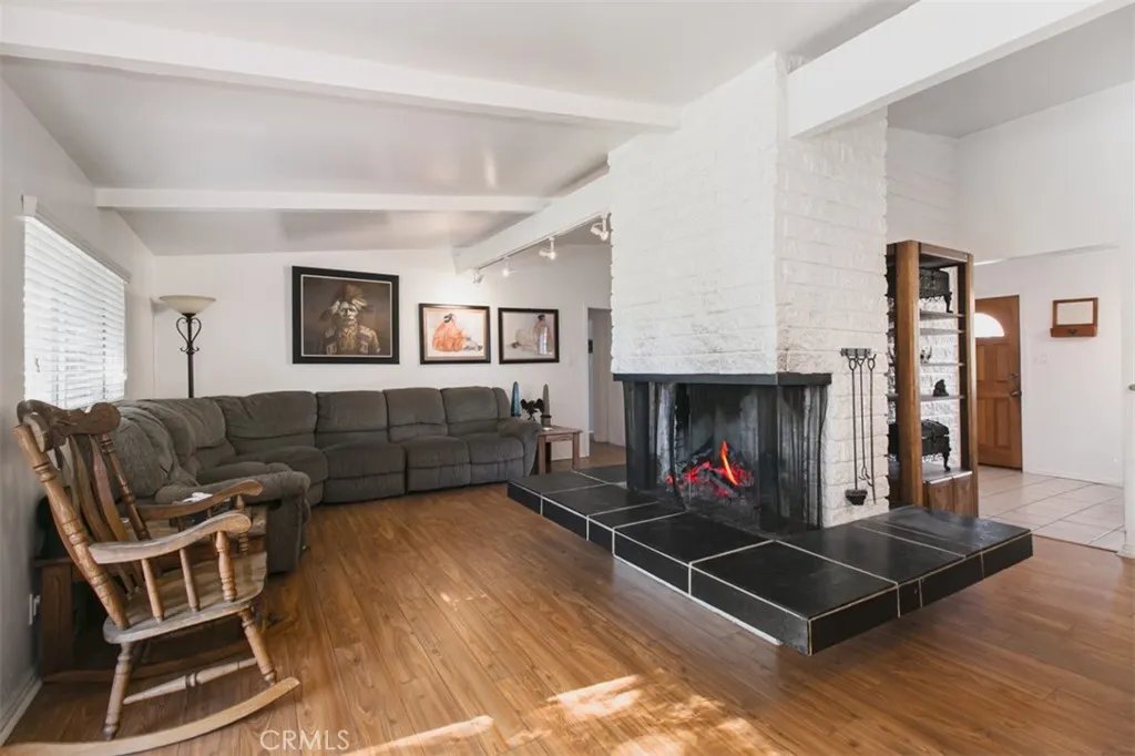 19462 Arminta, Reseda, California 91335 home-pic-15