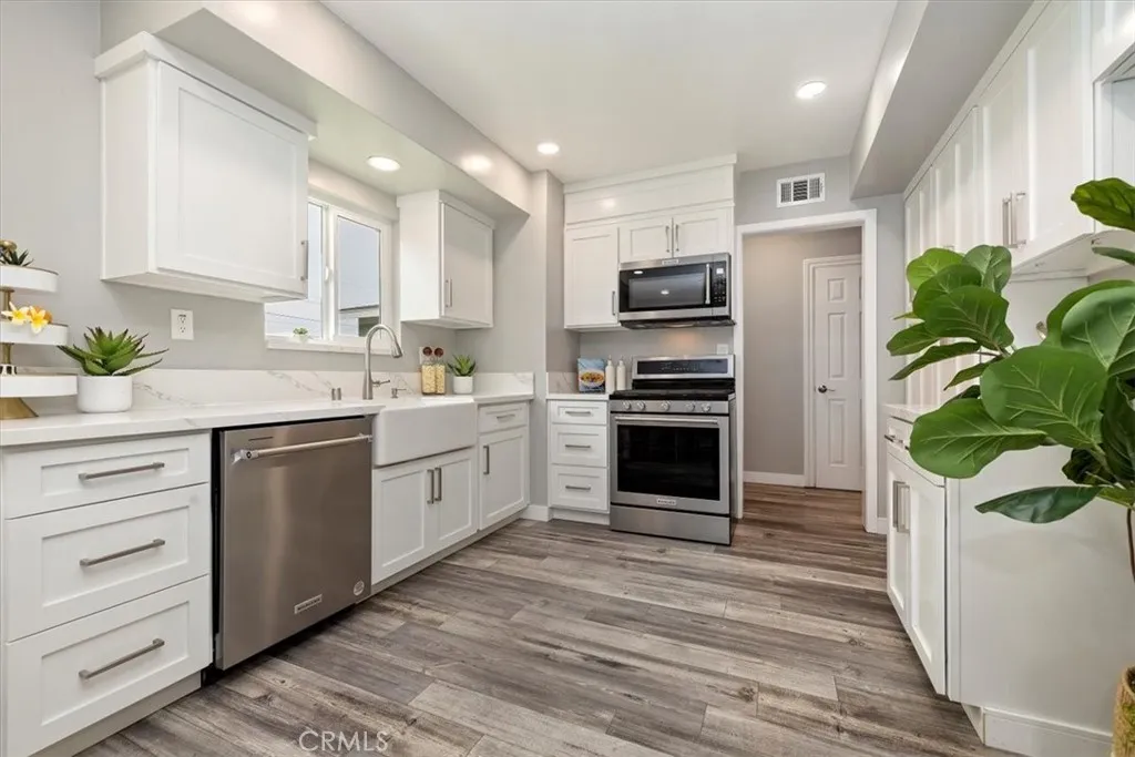 887 Kingman Drive, Norco, California 92860 home-pic-18