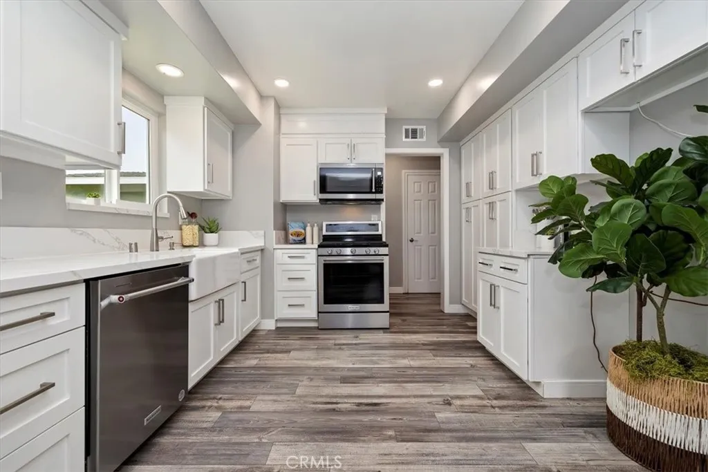 887 Kingman Drive, Norco, California 92860 home-pic-8