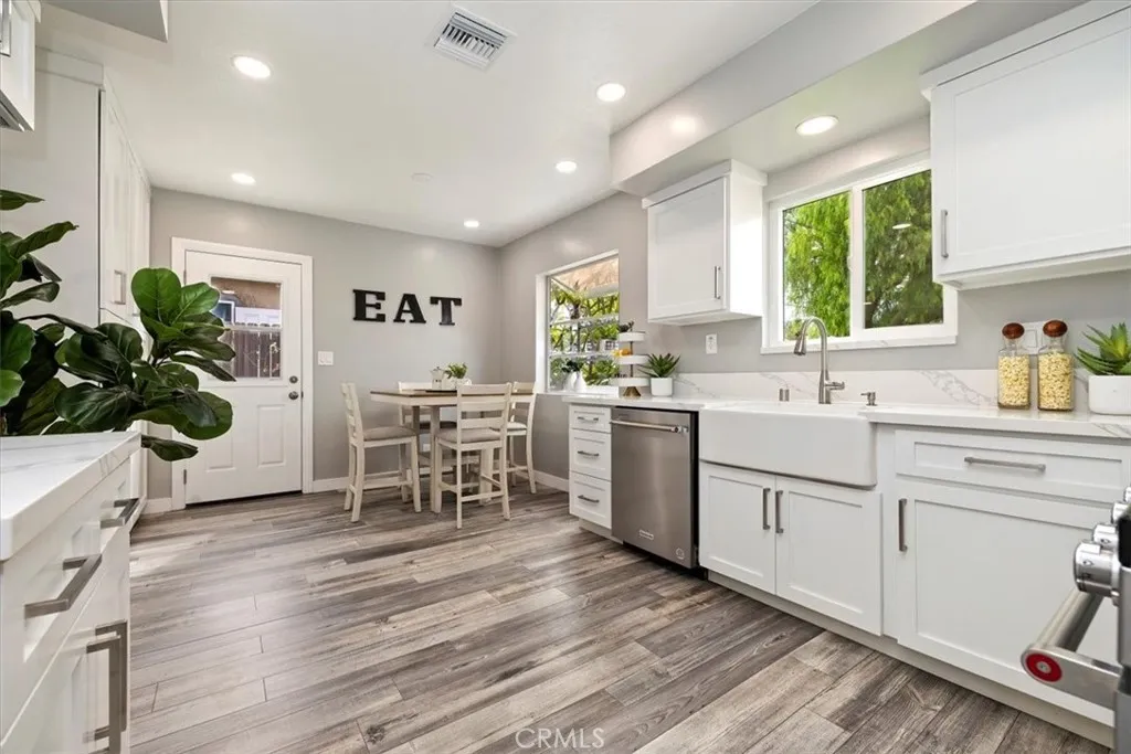 887 Kingman Drive, Norco, California 92860 home-pic-20