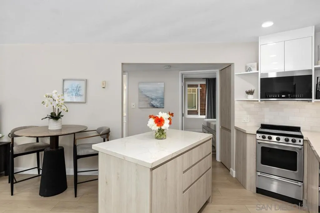 8040 Girard Ave 2, La Jolla, California 92037 home-pic-12