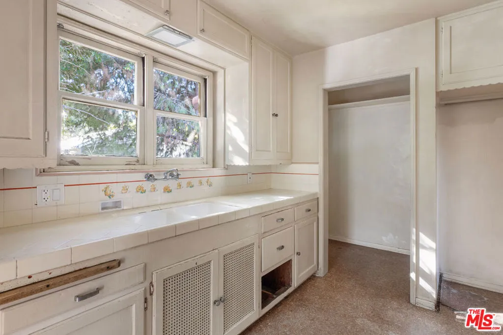 2215 Allesandro Way, Los Angeles, California 90039 home-pic-11