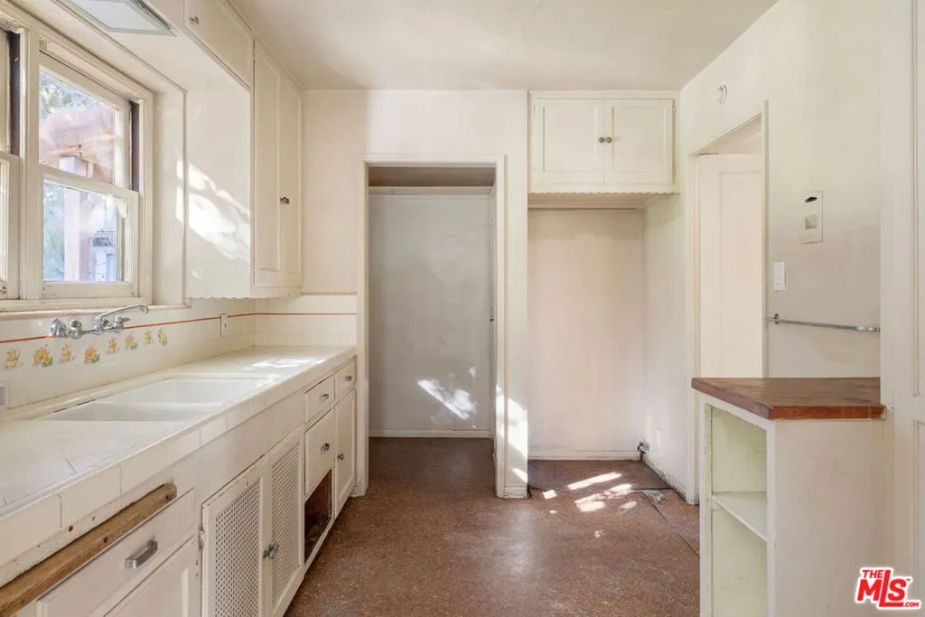 2215 Allesandro Way, Los Angeles, California 90039 home-pic-12