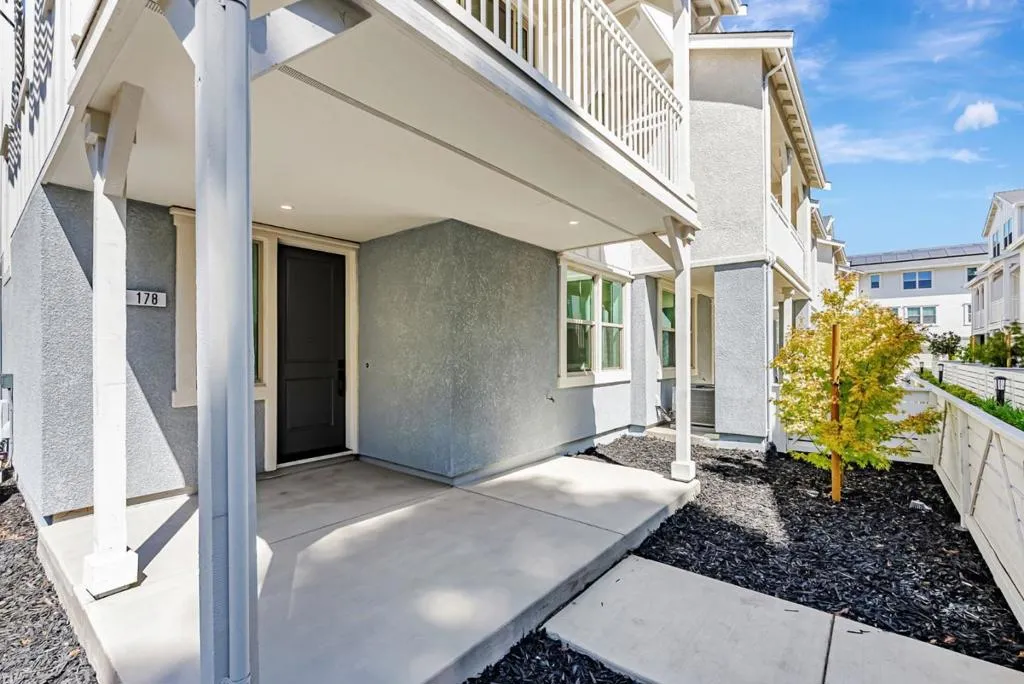 178 Oak Circle, Walnut Creek, California 94597 home-pic-1