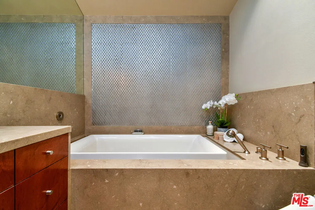 25700 Mulholland Highway, Calabasas, California 91302 home-pic-47