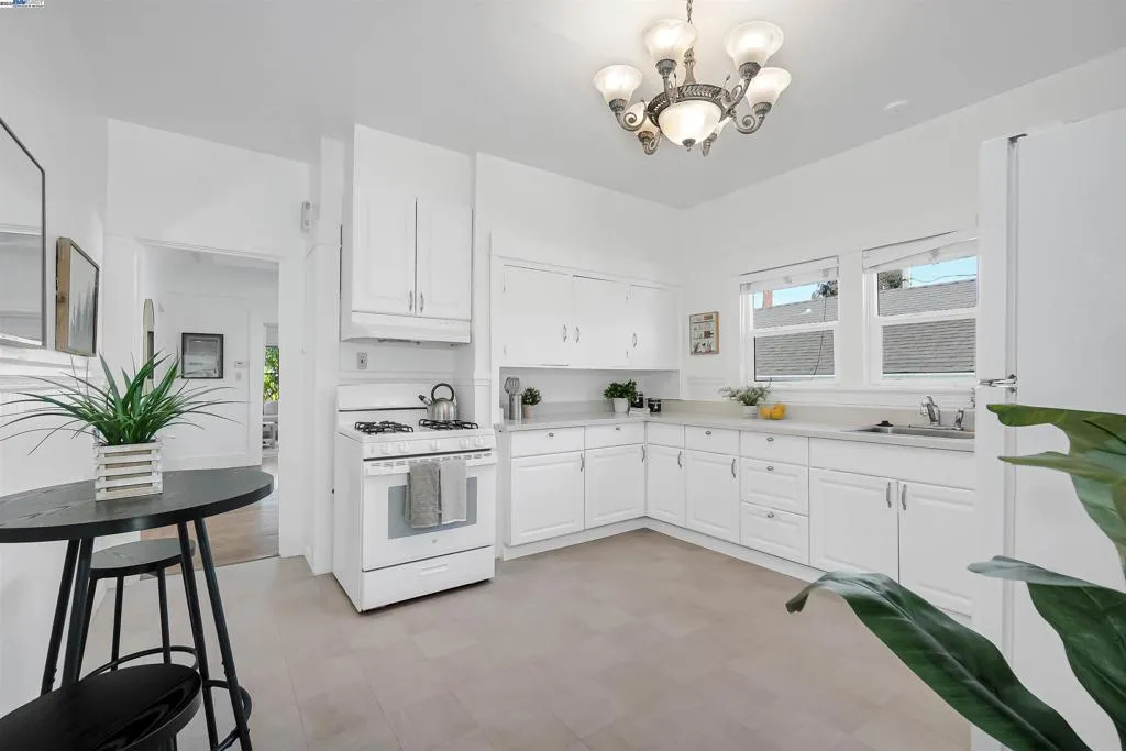 1781 B St, Hayward, California 94541 home-pic-30