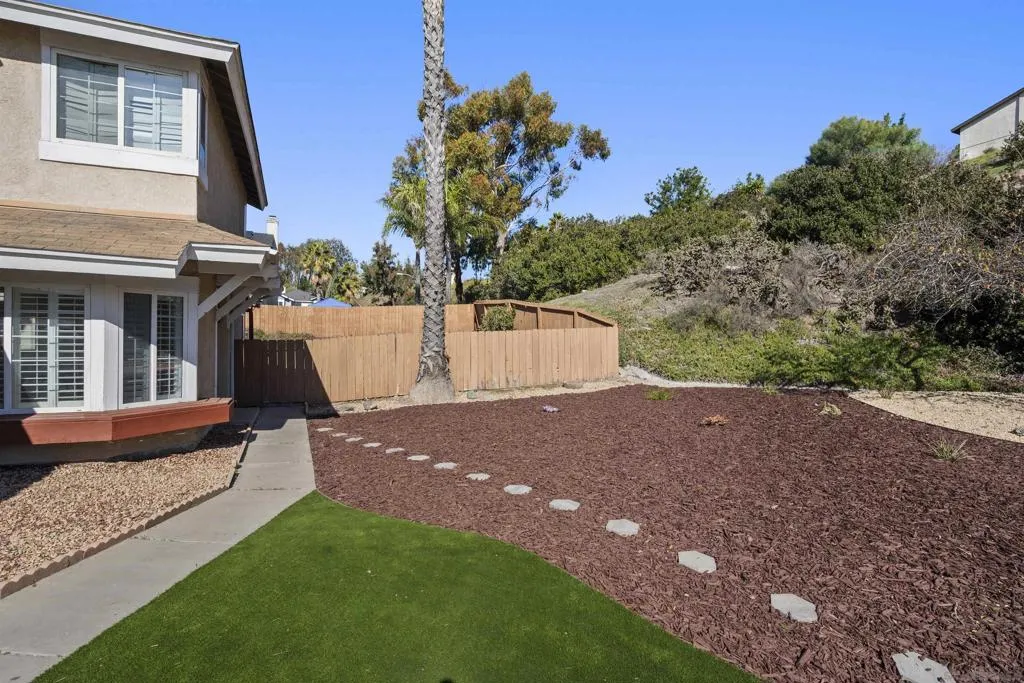7944 Tinaja Ln, San Diego, California 92139 home-pic-36