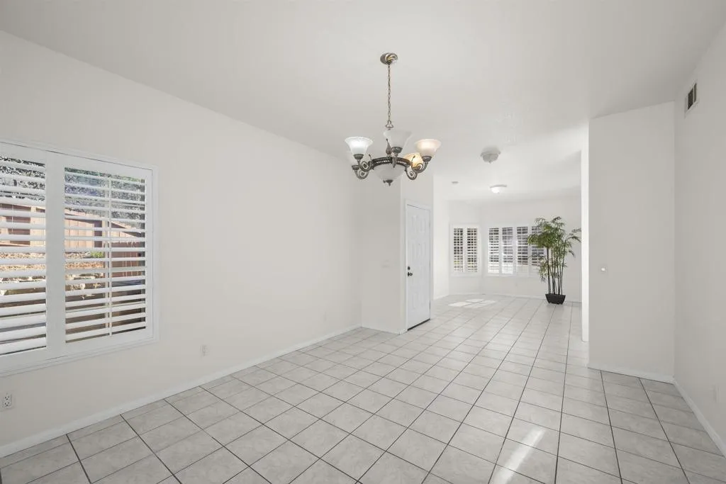 7944 Tinaja Ln, San Diego, California 92139 home-pic-6