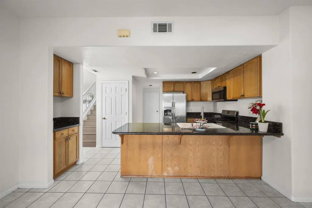 7944 Tinaja Ln, San Diego, California 92139 home-pic-9
