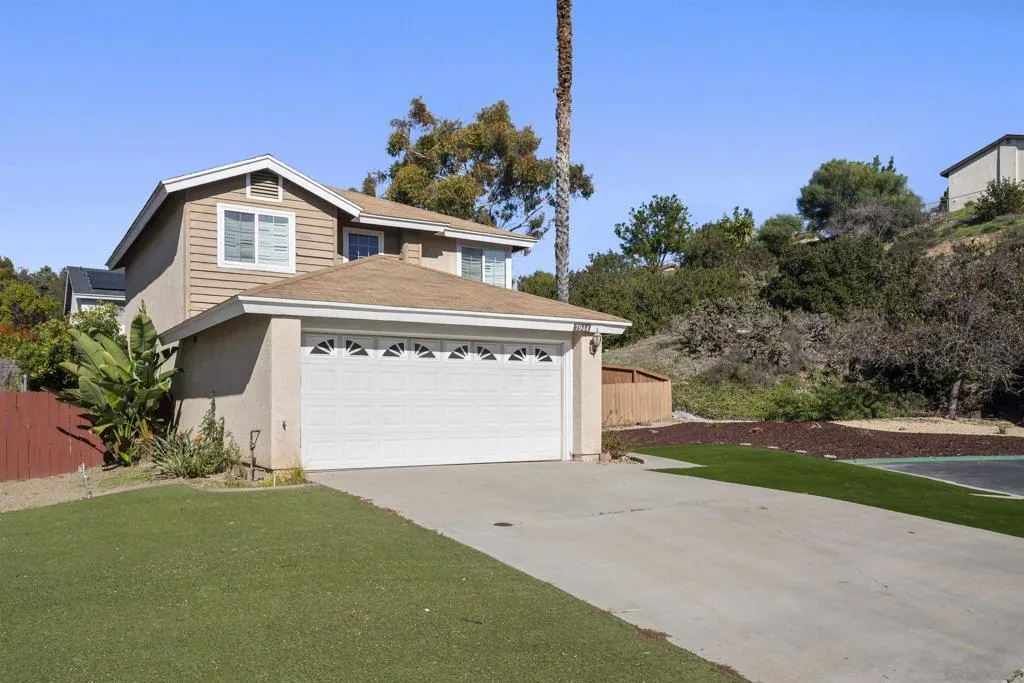 7944 Tinaja Ln, San Diego, California 92139 home-pic-1