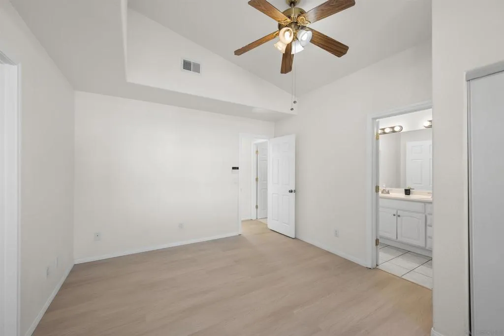 7944 Tinaja Ln, San Diego, California 92139 home-pic-22