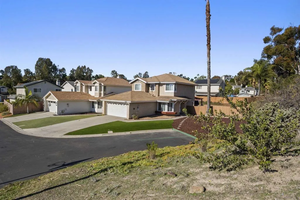 7944 Tinaja Ln, San Diego, California 92139 home-pic-39
