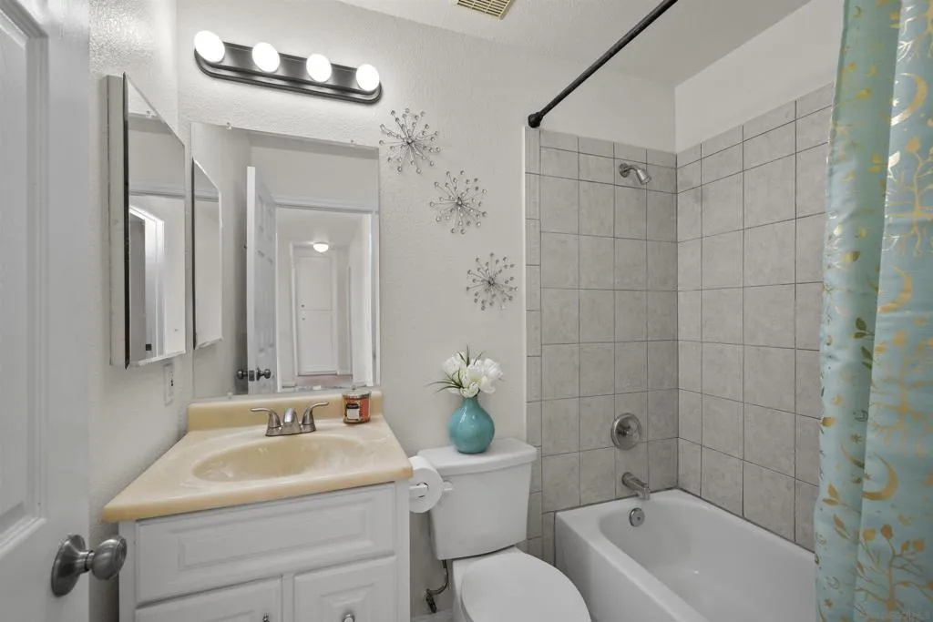 7944 Tinaja Ln, San Diego, California 92139 home-pic-28