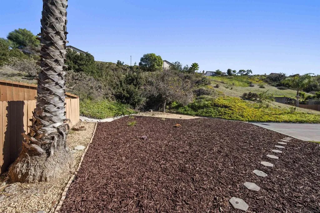 7944 Tinaja Ln, San Diego, California 92139 home-pic-37